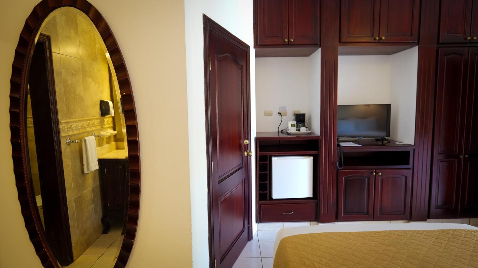 La Ensenada Beach Resort Tela Dış mekan fotoğraf