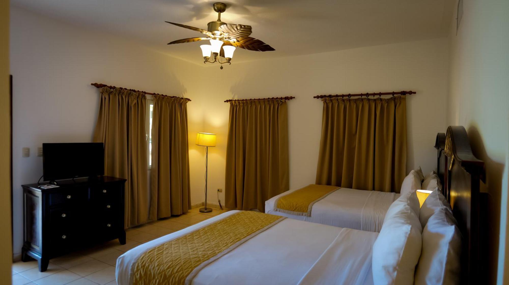La Ensenada Beach Resort Tela Dış mekan fotoğraf